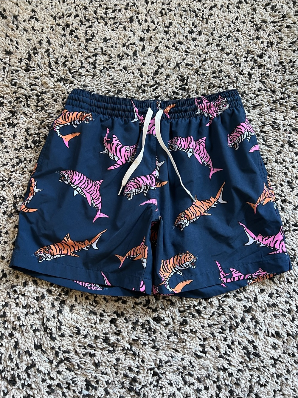 Chubbies Swim Trunk Shorts Tiger Shark Print 5.5” Inseamn Navy Blue Men’s Medium